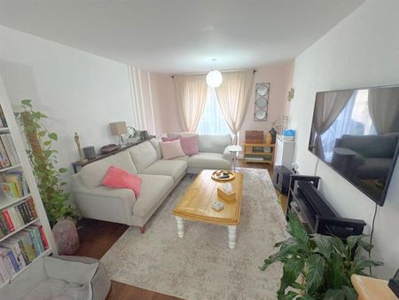4 bedroom detached house to rent - Photo 2