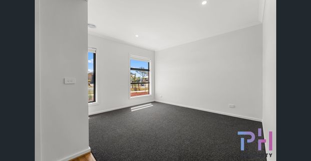 CALL HUNTLY HOME - Photo 1