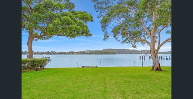 Stylish & Spacious Townhouse in Prime Location - Photo 1