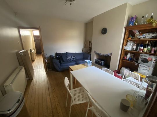 4 bedroom terraced house to rent - Photo 1