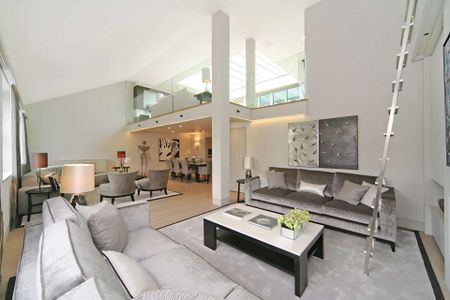 An exclusive four-bedroom penthouse boasting beautiful views over Princes Gardens - Photo 4