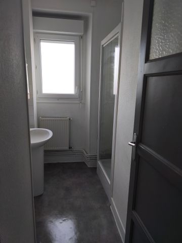 Location - Appartement T4 - 81 m² - Damprichard - Photo 2