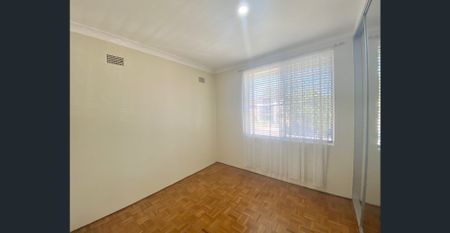 Renovated Unit - Short walk to all! - Photo 2