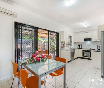 Beautiful Two Bedroom Town House - Photo 2