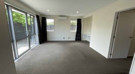 Gloucester awaits!! - Photo 4