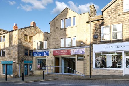 High Street, Yeadon, Leeds - Photo 3