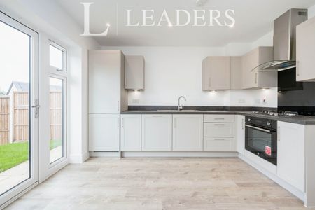 3 bedroom house to rent Friary Grove, Eagle Farm South, Milton Keynes, MK17 - Photo 3