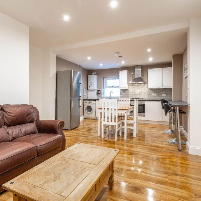 2 Bed Flat, Goodrich Road, SE22 - Photo 1