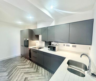 1 bedroom in a flat share to rent - Photo 3