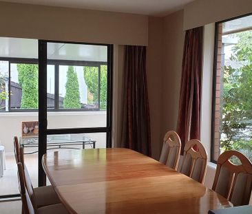 Spacious 4 bdrm house on quiet street - Photo 1