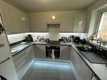 2 bedroom flat to rent - Photo 5