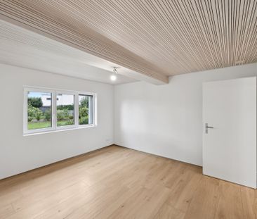 Moderne 3.5 Zimmerwohnung in einem Zweifamilienhaus - Photo 3