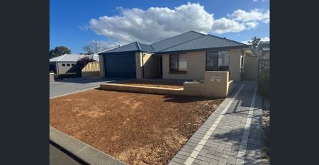 Spacious 4x2 Family Home - Photo 4