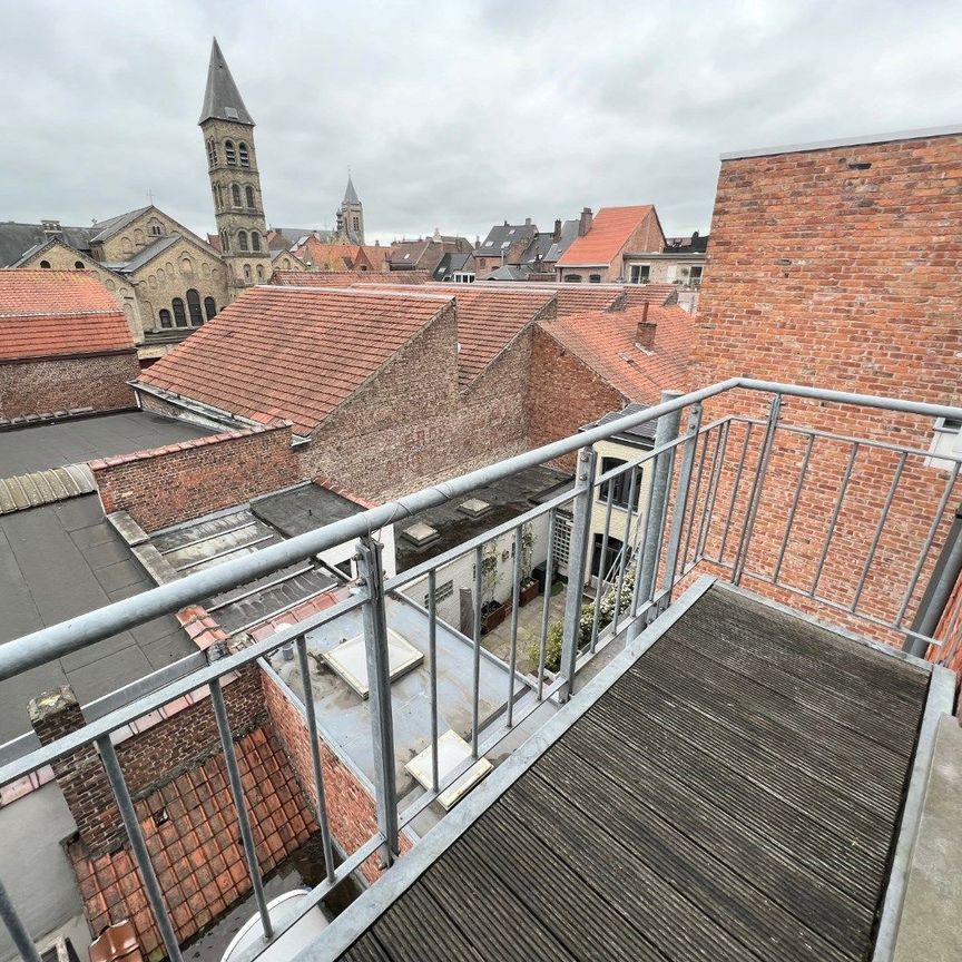 APPARTEMENT MET 1 SLAAPKAMER IN CENTRUM IEPER - Photo 1