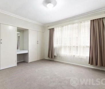 Two bedroom villa with garage - Photo 2