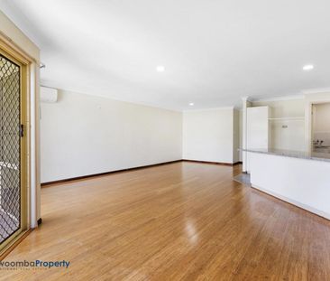 Beautifully renovated two Bedroom Unit in perfect Location! - Photo 2