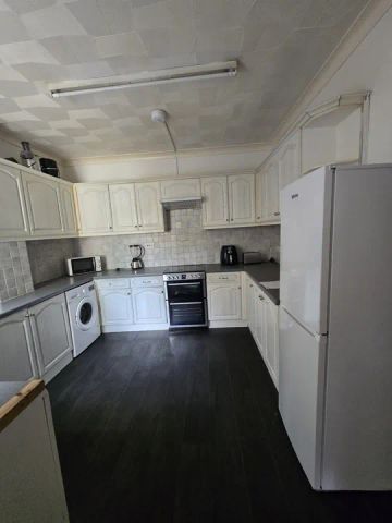 5 bed terraced house to rent in Earlham Road, Norwich, Norfolk - Photo 5