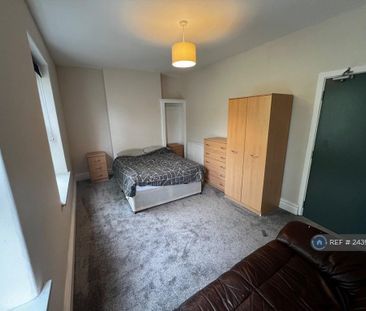 5 bedroom end of terrace house to rent - Photo 4