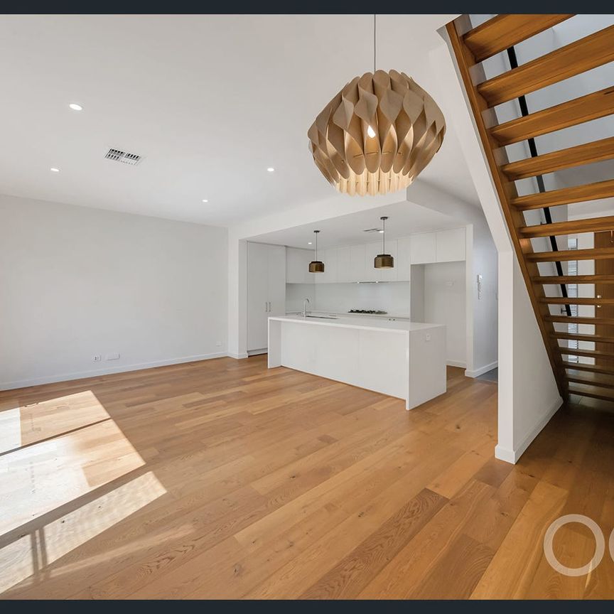 Open the Door to Inner-West Convenience - Photo 1