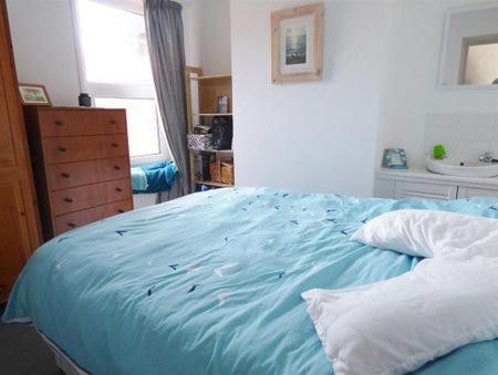 4 bedroom terraced house to rent - Photo 5