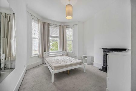 3 bedroom flat to rent - Photo 3