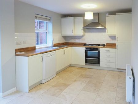 3 bedroom detached to let - Photo 5