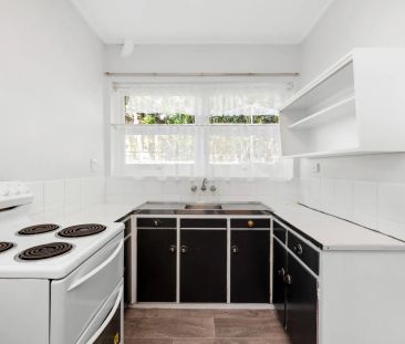 Charming One-Bedroom Unit in a Small, Quiet Complex - Photo 3