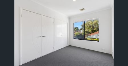 LARGE FAMILY HOME - Photo 3