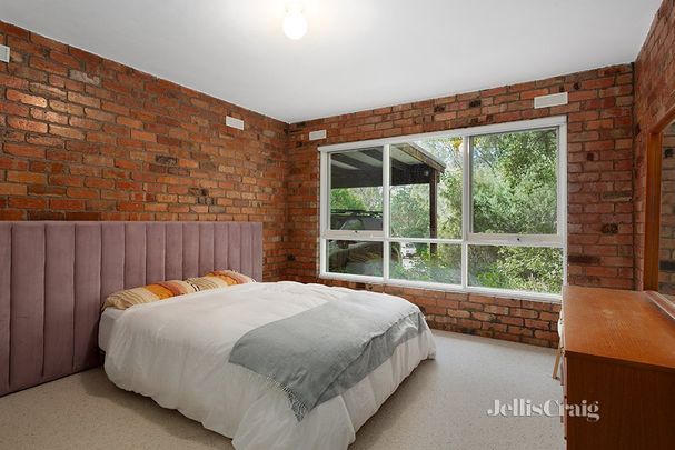 2/1 West End Road, Warrandyte - Photo 1