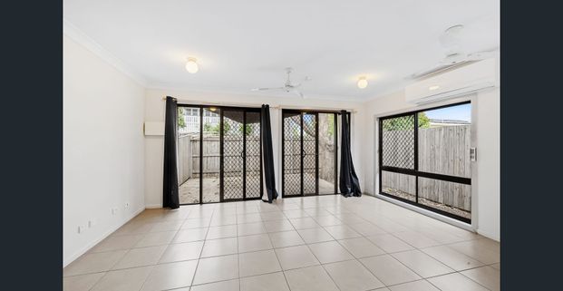 Modern 3-Bedroom Townhouse - George Ln, Rockhampton City - Photo 1
