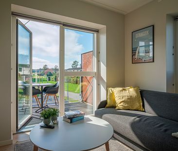 Møbleret 2-værelses lejlighed med altan - Photo 1