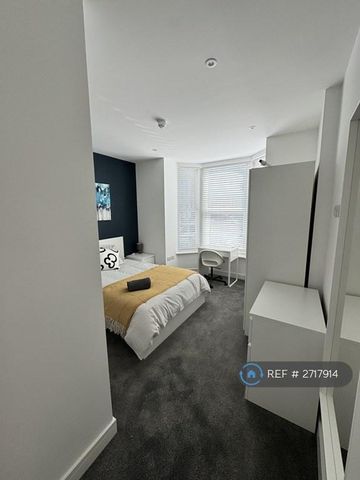 1 bedroom in a house share to rent - Photo 4