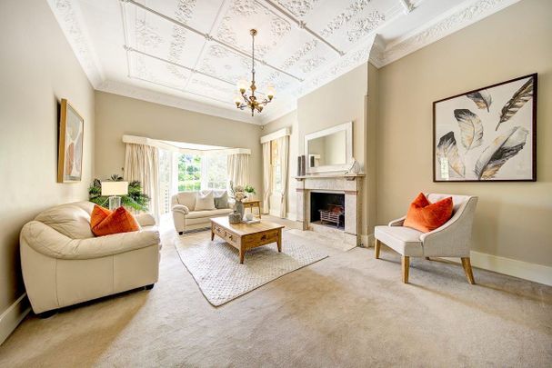 Grand family estate of timeless elegance - Photo 1