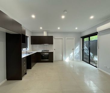 Ultra Modern 2 Bedroom Home - Photo 5