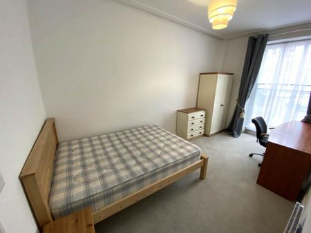 3 bedroom flat to rent - Photo 3