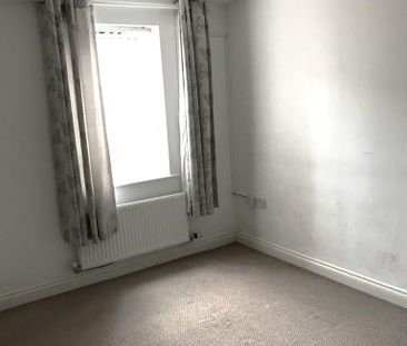 2 bedroom ground floor flat to rent - Photo 2