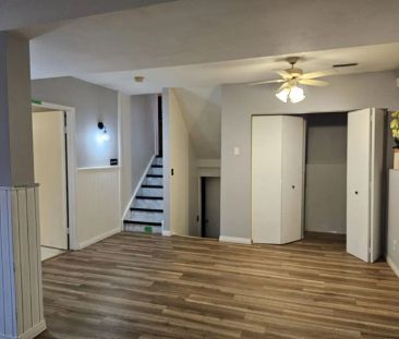 Cozy newly renovated 4 level split — 3 Bedrooms Duplex - Photo 1