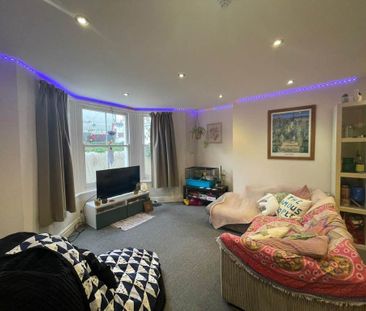 3 bedroom flat to rent - Photo 3