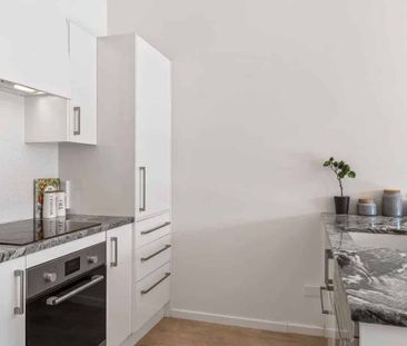 Three bedroom Townhouse in Very Location! - Photo 3