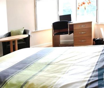 1 bedroom penthouse to rent - Photo 3