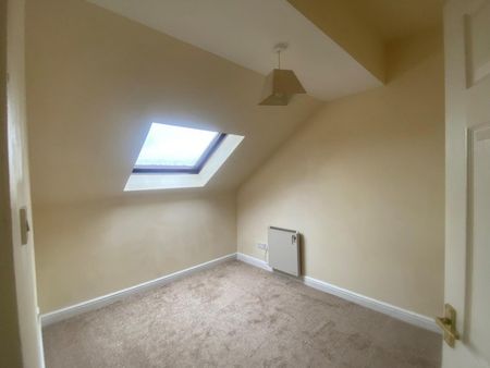 1 bedroom Flat To Let - Photo 2