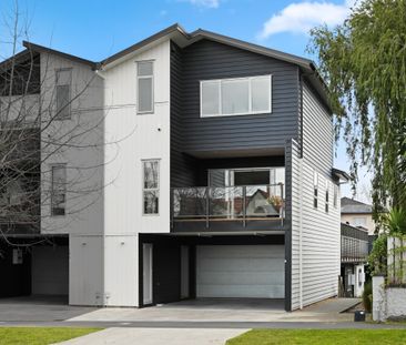 Welcome to your new home in the heart of Hamilton City Central! - Photo 4