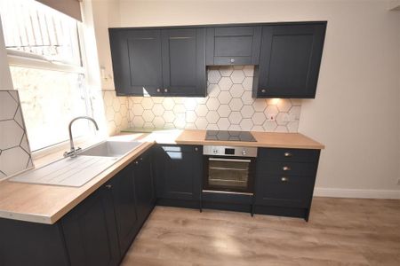 2 bedroom terraced house to rent - Photo 2