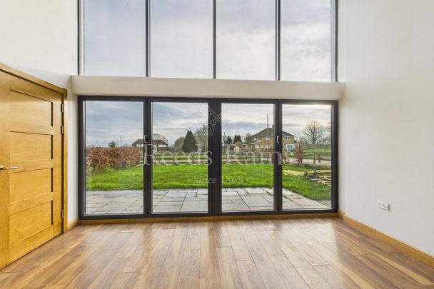 4 bedroom semi-detached house to rent - Photo 1