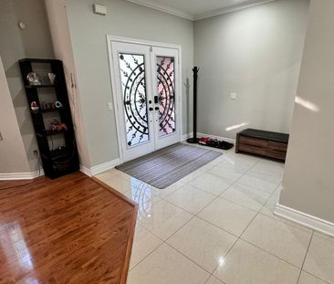 Excellent Location - 4 Bed Room Detached house - Mississauga - Photo 2