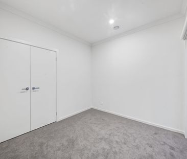 Modern Townhouse in Mickleham - Photo 2