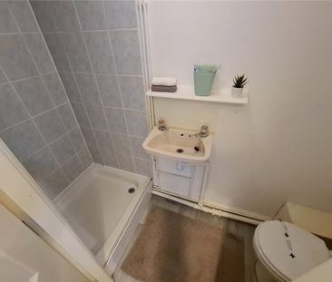 6 bedroom house to rent - Photo 2
