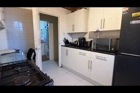 Room in a Shared Flat, Shaw Court, N19 - Photo 4