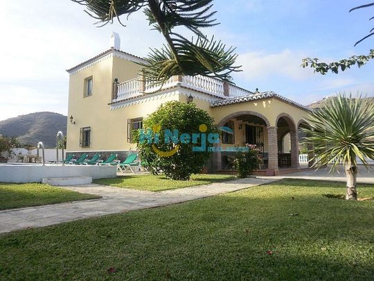 VILLA WITH 4 BEDROOMS WITH PRIVATE POOL, BARBECUE AREA, TERRACE - NERJA, PUNTA LARA ALTA , LONG TERM RENTAL - Photo 1