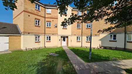 Barnard House, Nightingale Crescent, Romford, RM3 - Photo 3